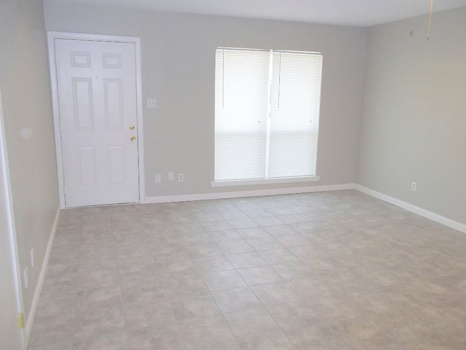 Looking at the living room toward the front door