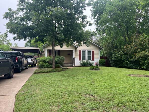806 N. Gaines, Ennis, TX